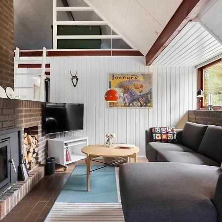 펜션 Lovely House On Secluded Natural Plot Near