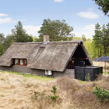 펜션 Lovely House On Secluded Natural Plot Near *