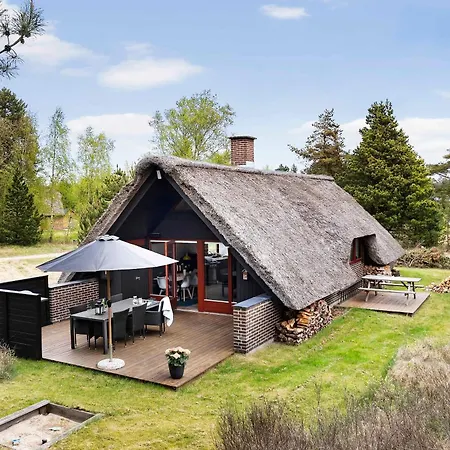 Lovely House On Secluded Natural Plot Near 펜션 Molby